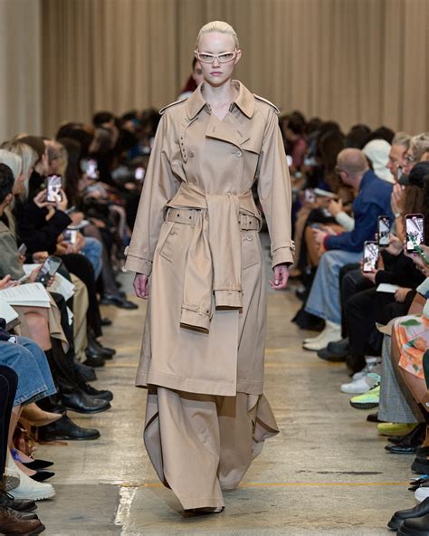 burberry show london 2023|Burberry .